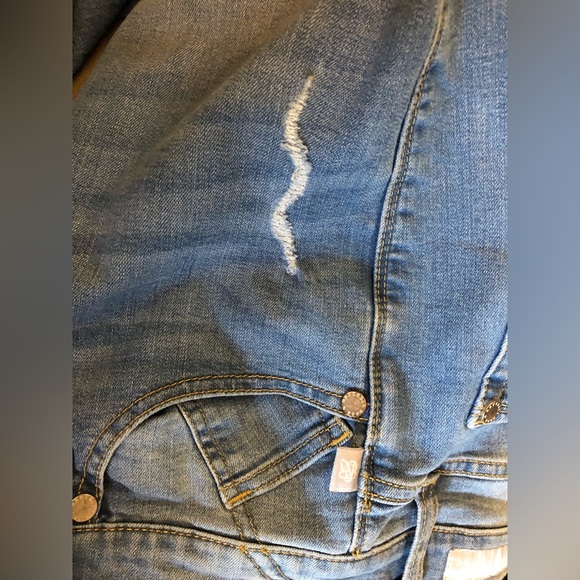 Rock and Republic Berlin Distressed Jeans - Picture 7 of 14